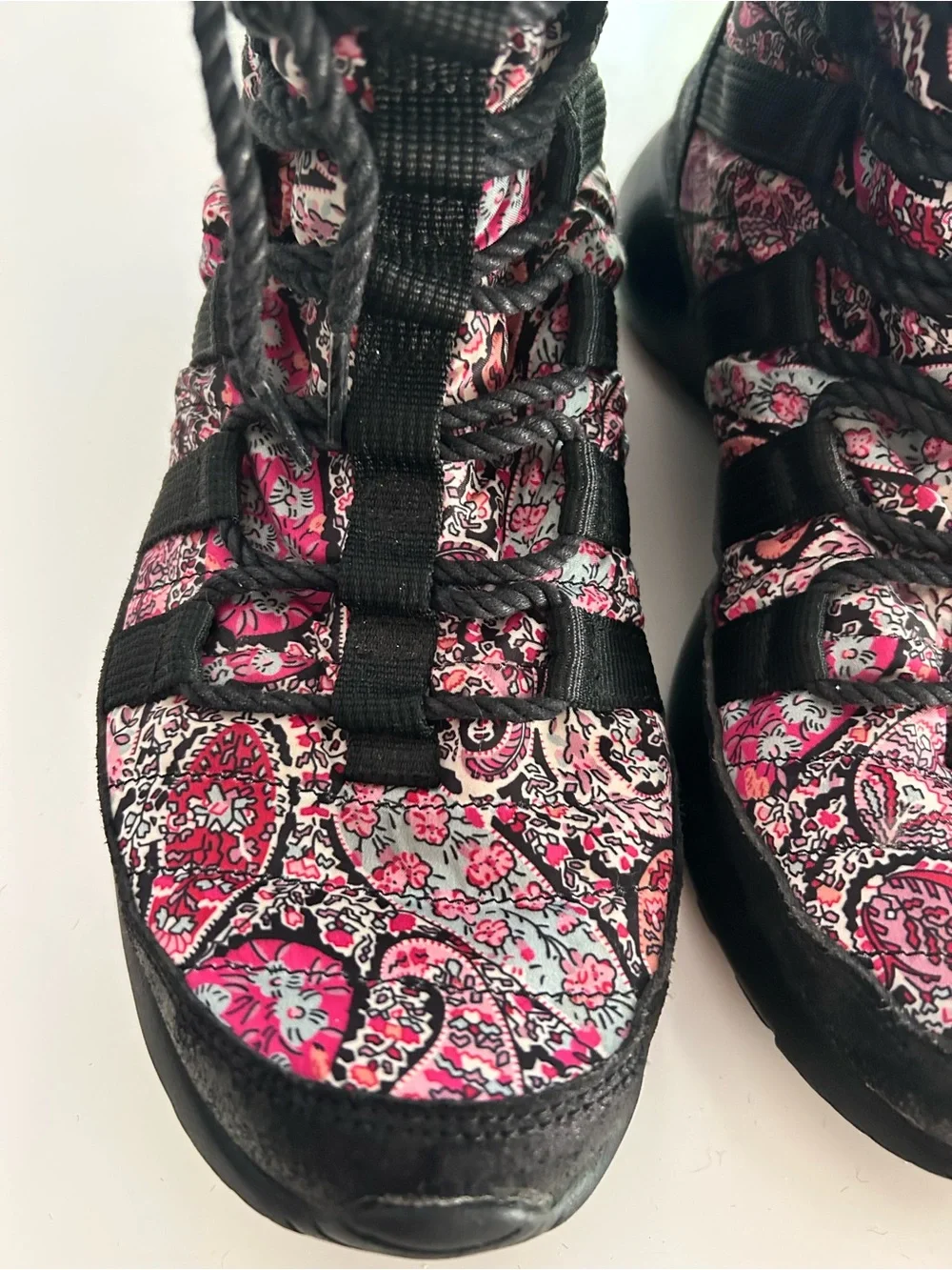 Nike Women's Roshe Run Hi Sneakerboot QS Liberty of London